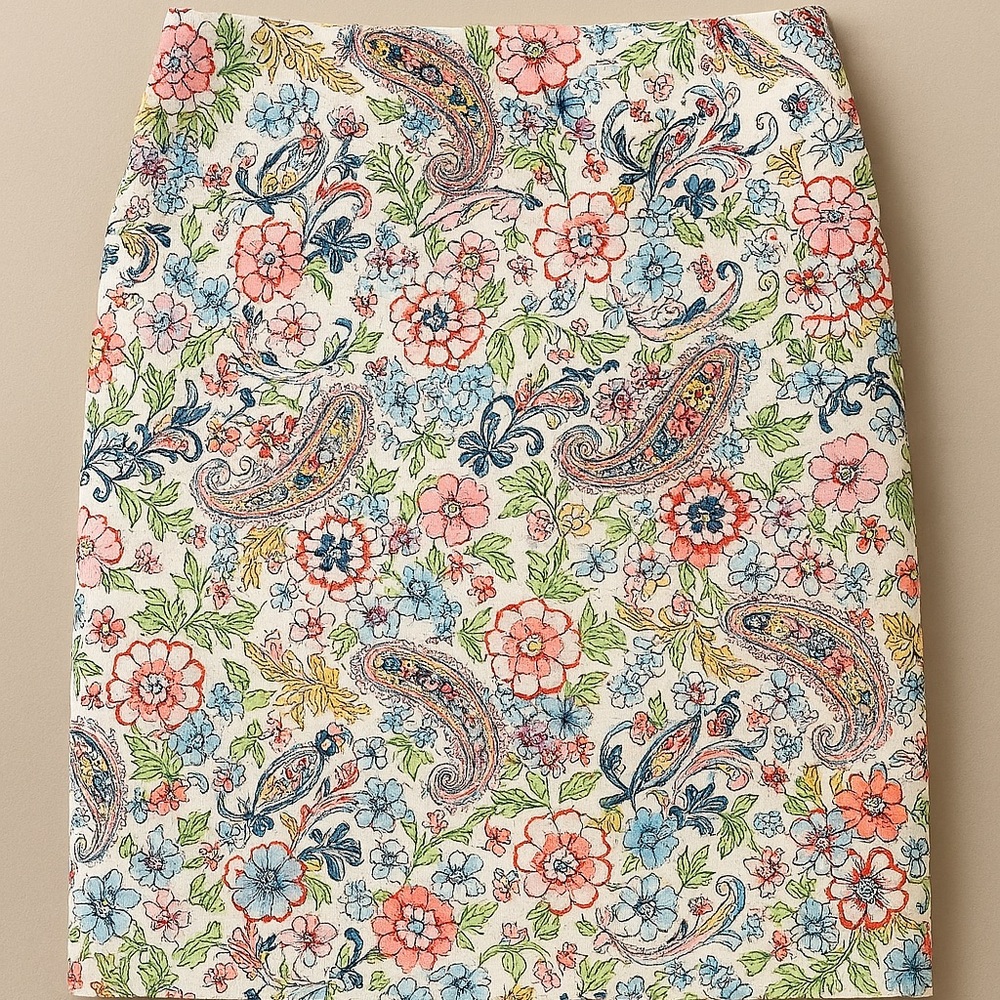 Beautiful women’s Philosophy floral paisley pencil skirt. Size 14